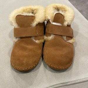 Like new toddler LL Bean slippers - size 9/10
